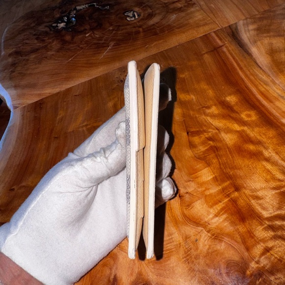 LOUIS VUITTON
Damier Azur Canvas Pocket Organizer Wallet - Picture 6 of 16